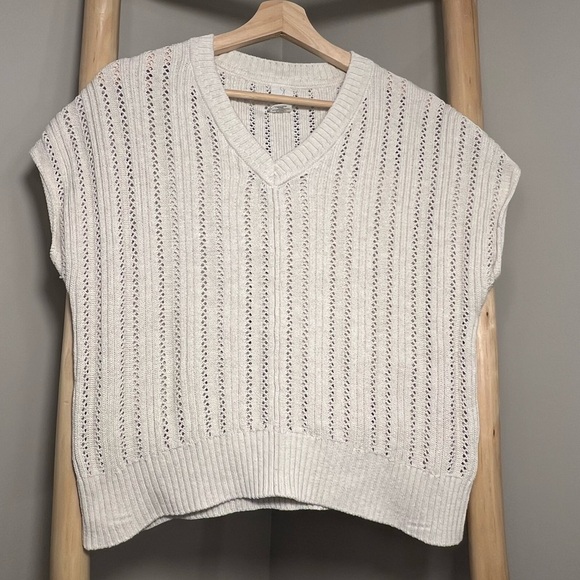Joie M opened knit short sleeve V-neck soft white sweater - Picture 1 of 6